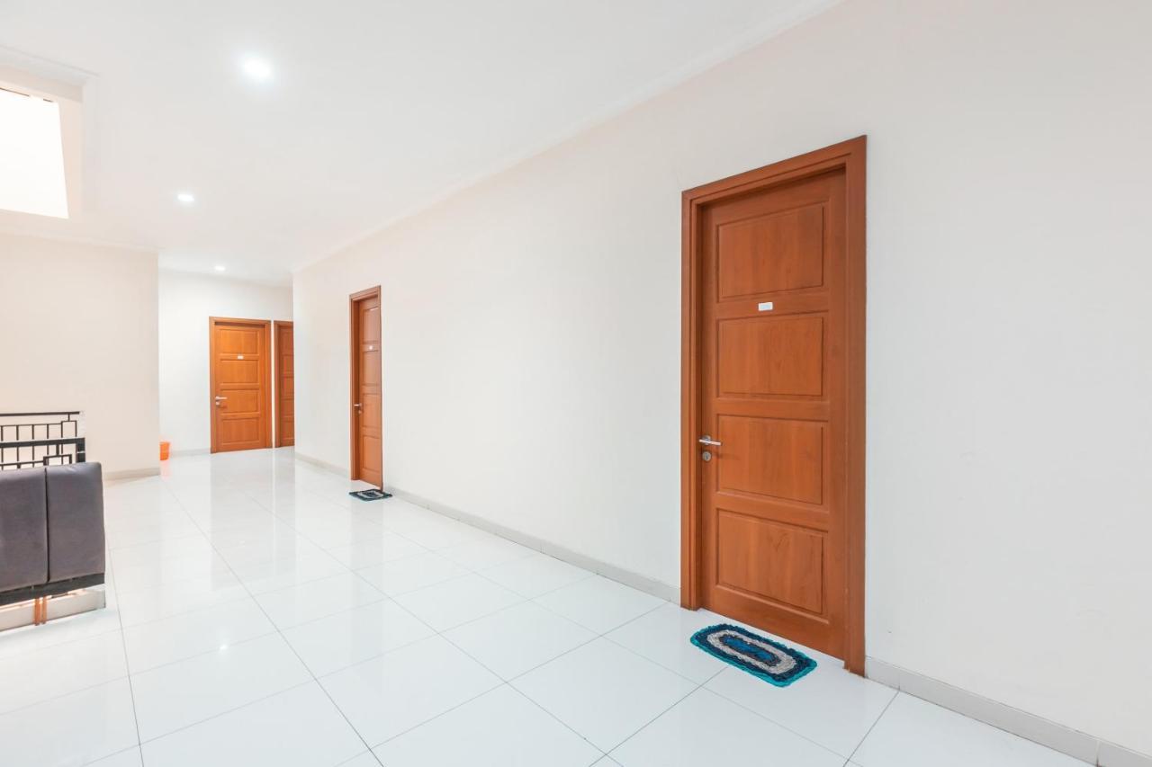Reddoorz Near Universitas Esa Unggul Bekasi Harapan Indah Exteriér fotografie