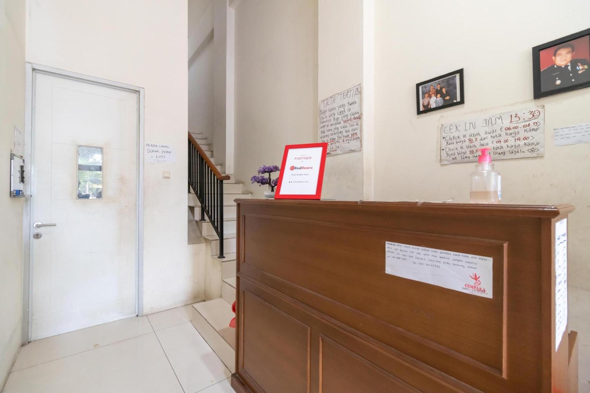 Reddoorz Near Universitas Esa Unggul Bekasi Harapan Indah Exteriér fotografie