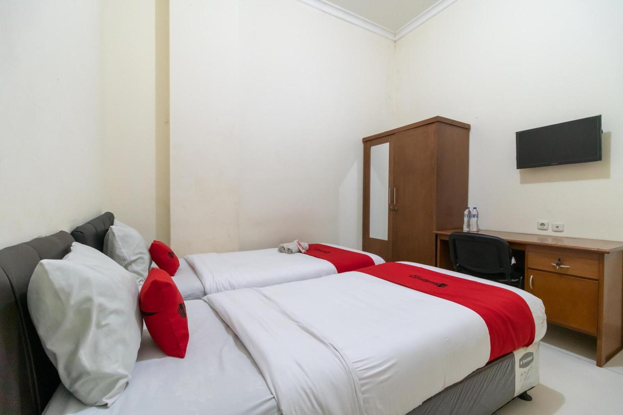 Reddoorz Near Universitas Esa Unggul Bekasi Harapan Indah Exteriér fotografie
