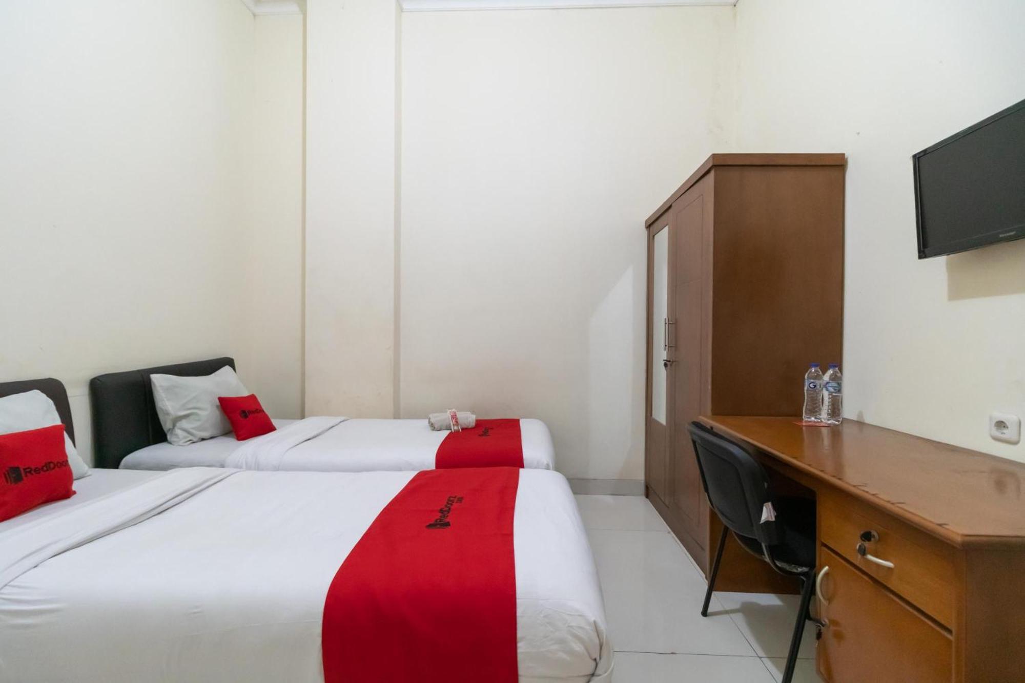 Reddoorz Near Universitas Esa Unggul Bekasi Harapan Indah Exteriér fotografie