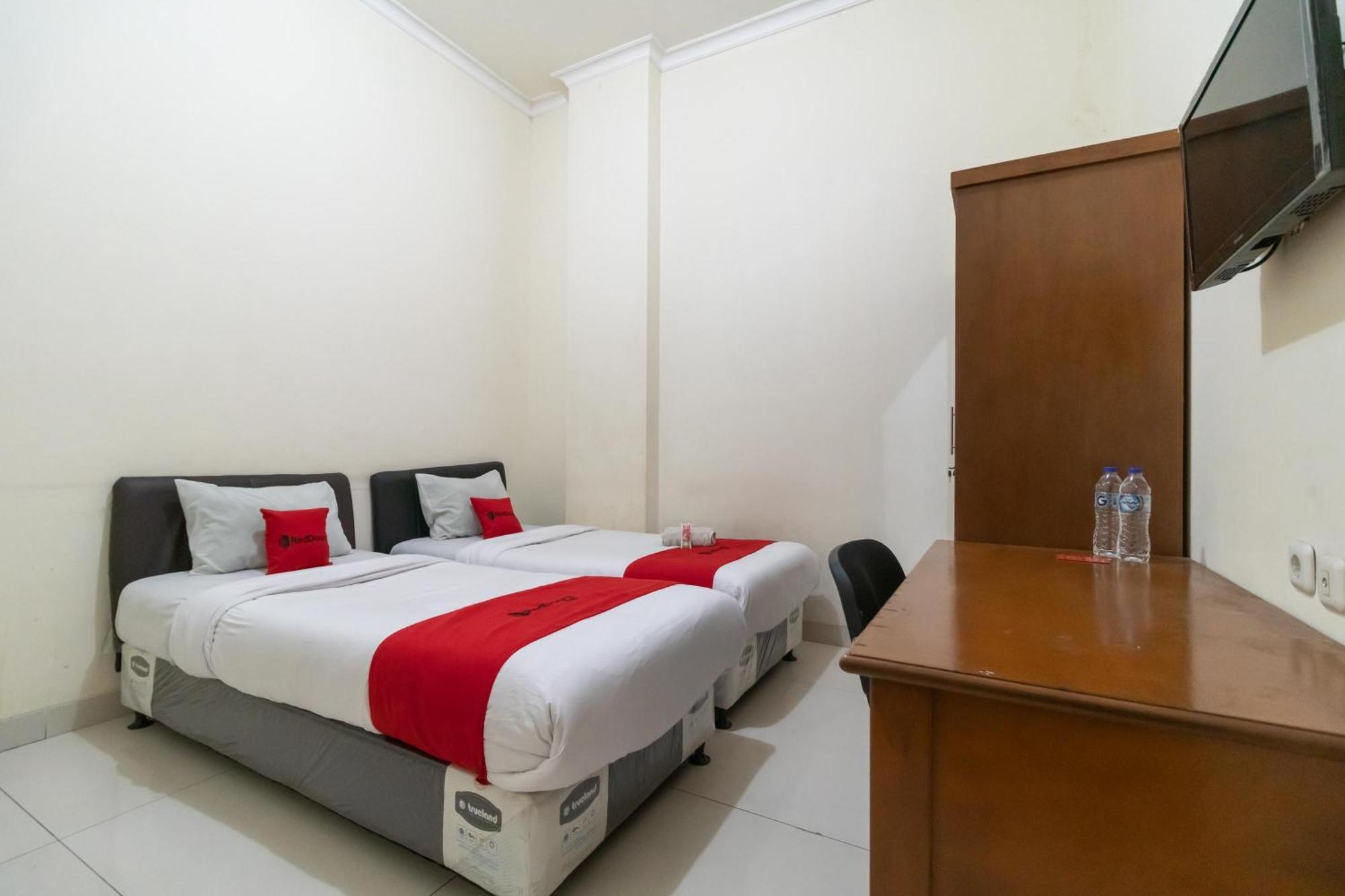 Reddoorz Near Universitas Esa Unggul Bekasi Harapan Indah Exteriér fotografie