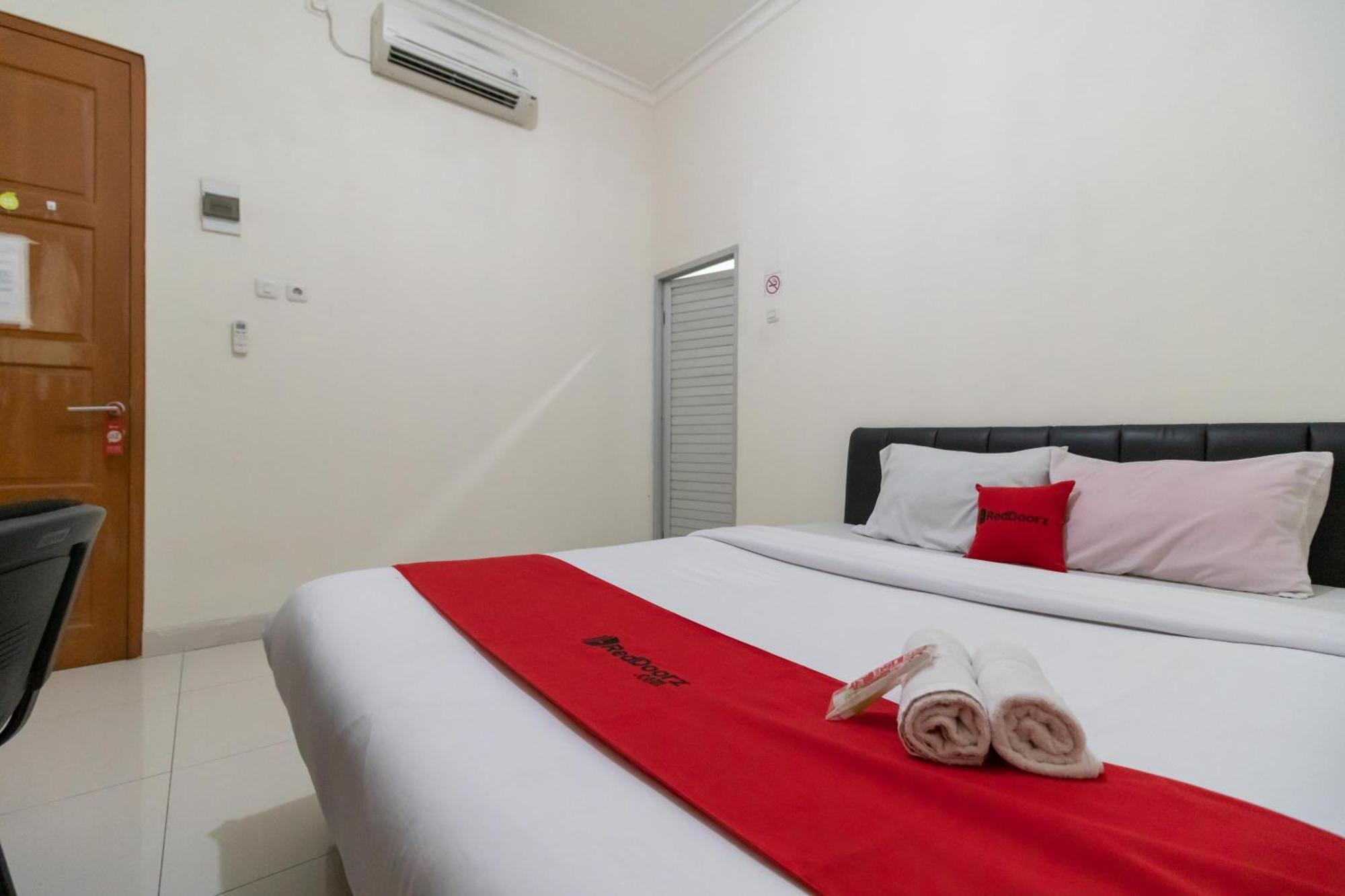 Reddoorz Near Universitas Esa Unggul Bekasi Harapan Indah Exteriér fotografie